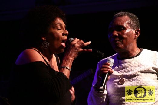 Ken Boothe (Jam) and Susan Cadogan (Jam) with The Magic Touch - This Is Ska Festival Wasserburg Rosslau 22.06.2019 (5).JPG
